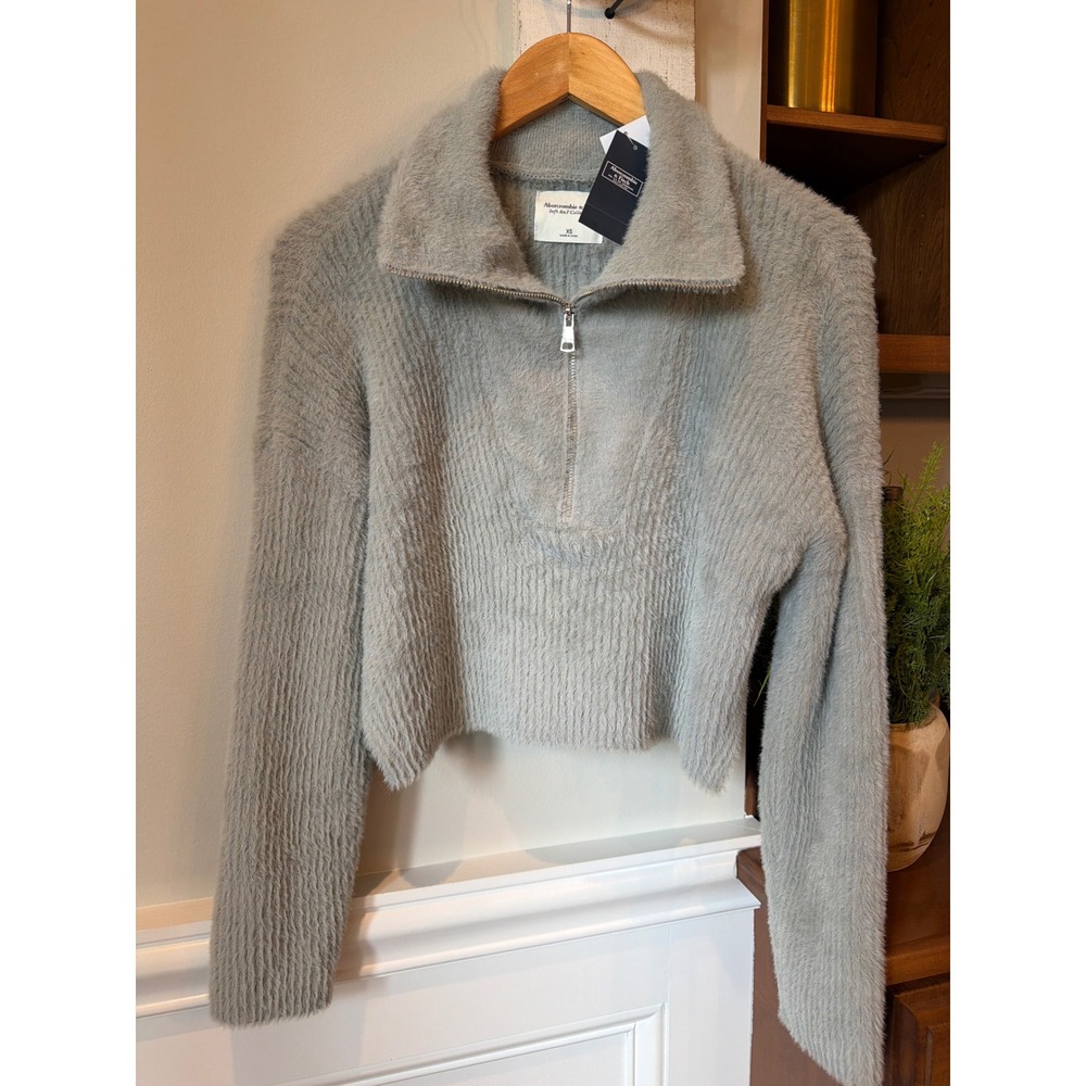 NWT Abercrombie Fuzzy Eyelash Quarter Zip Cropped Knit Sweater Womens XS Grey